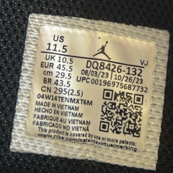 Nike Air Jordans Reverse Pandas Mid 11.5 mens - Picture 2 of 7